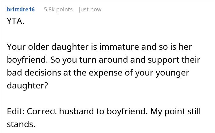 Reddit comment criticizing a mom for sacrificing younger kid&rsquo;s future to support irresponsible sister&rsquo;s bad decisions.