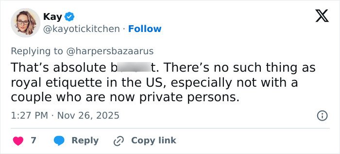 Screenshot of a social media reply criticizing Meghan Markle’s royal gesture and discussing royal etiquette in the US.