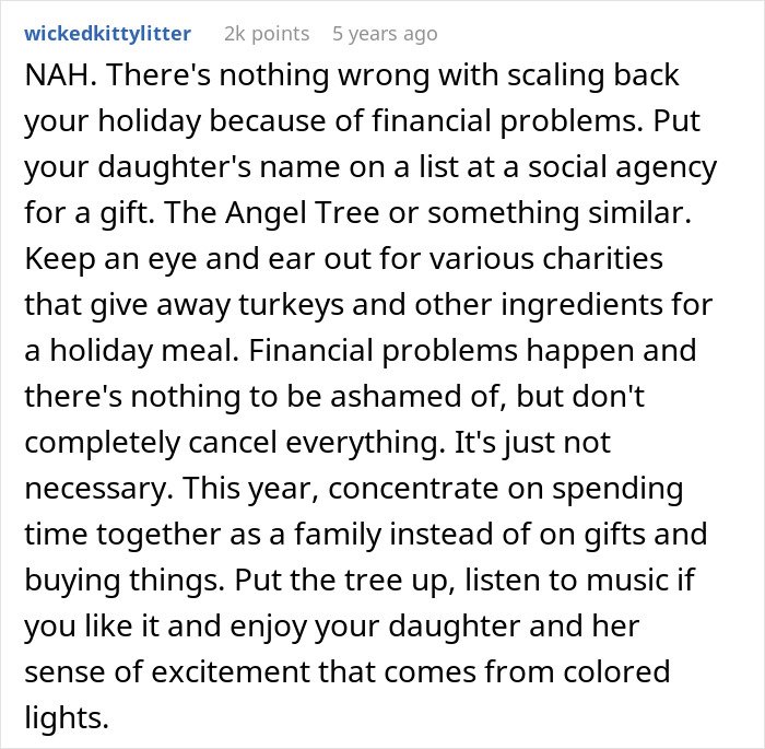 Text post discussing a father wanting to cancel Christmas due to financial struggles but suggesting alternative family focus.