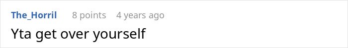 Screenshot of an online comment discussing a selfish dad demanding an apology from his daughter after ruining her Christmas memory.