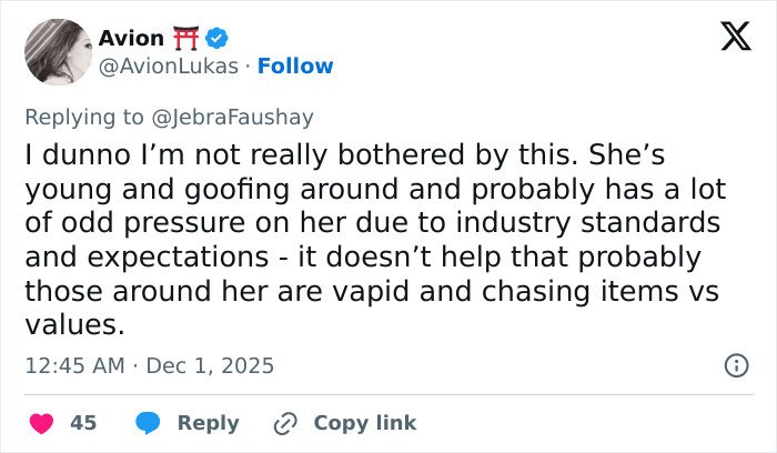 Tweet by Avion discussing Apple Martin and industry pressures amid a self-portrait modeling campaign controversy.