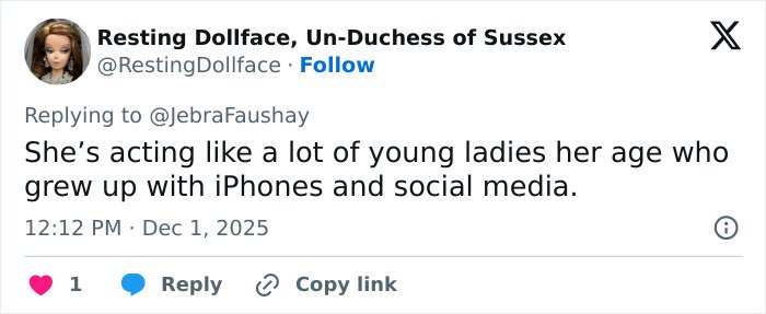 Tweet criticizing Apple Martin as an insufferable nepo-baby, mentioning iPhones and social media upbringing.
