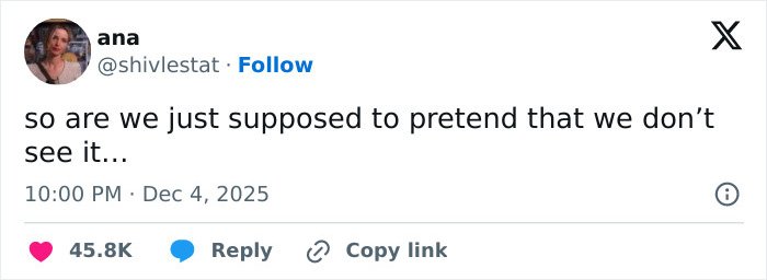 Twitter post discussing people noticing bizarre detail after Rebel Wilson shares photo with Ariana Grande.