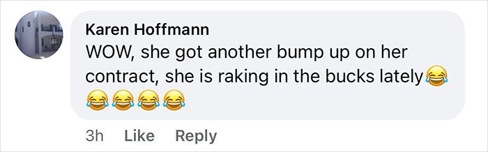 Screenshot of a social media comment discussing Melania’s behavior sparking conspiracy theories around a tree lighting event.