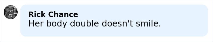 Screenshot of a comment stating her body double doesn't smile, relating to Melania's behavior conspiracy theories at tree lighting.