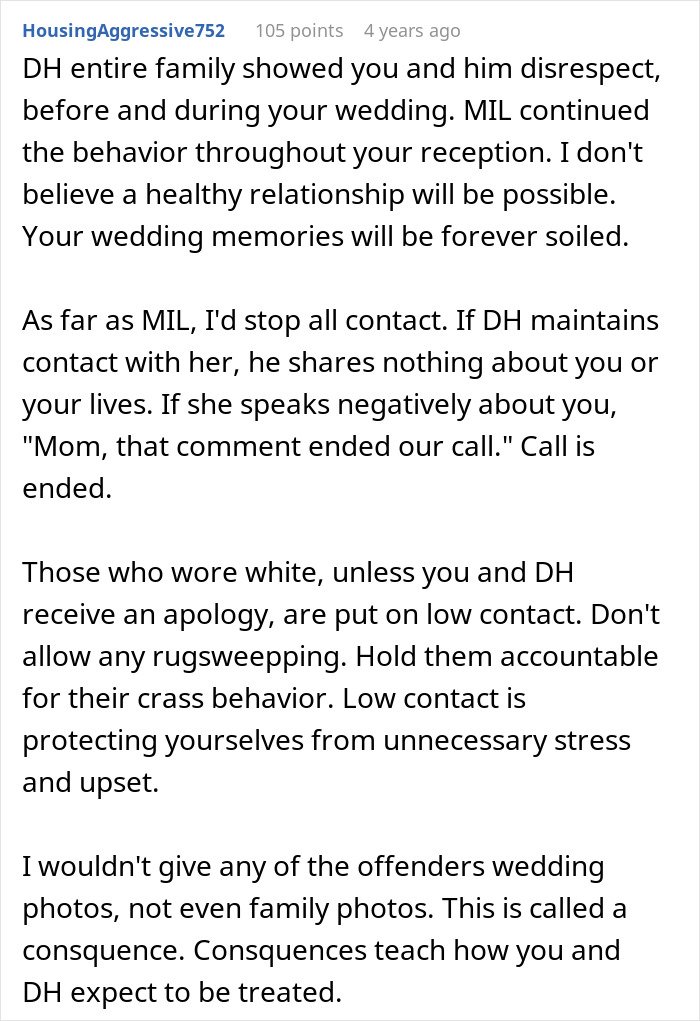 Reddit comment discussing son’s appalled reaction to mom’s behavior ruining wedding day and family disrespect.