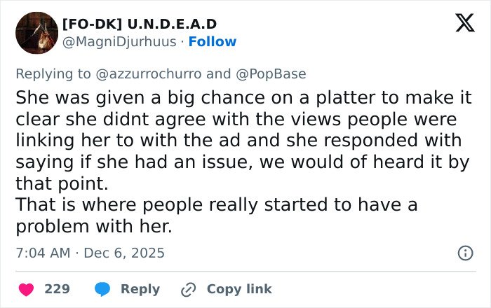 Tweet discussing Sydney Sweeney's American Eagle ad apology and public reactions to her delayed response.