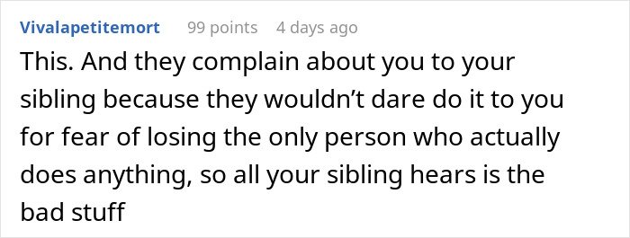 Screenshot of a text comment about family dynamics where a woman is blinded by flowers from her son, ignoring her daughter’s efforts.