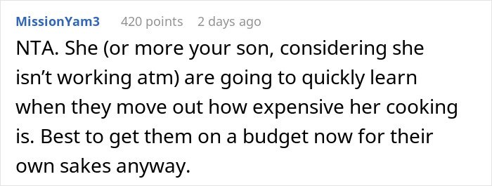 Reddit comment discussing mom accused of embarrassing son’s girlfriend who offered to cook meals for them.