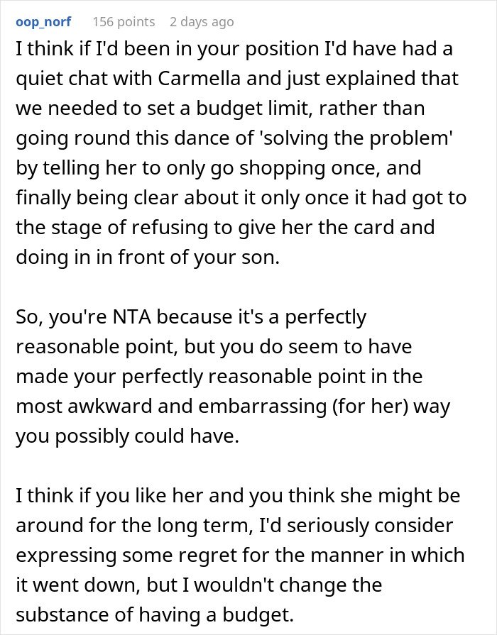 Text post discussing a mom accused of embarrassing son’s girlfriend who offered to cook meals, focusing on budget and communication.