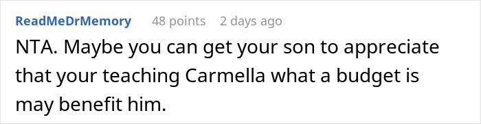 Screenshot of online comment discussing mom accused of embarrassing son’s girlfriend who offered to cook meals.