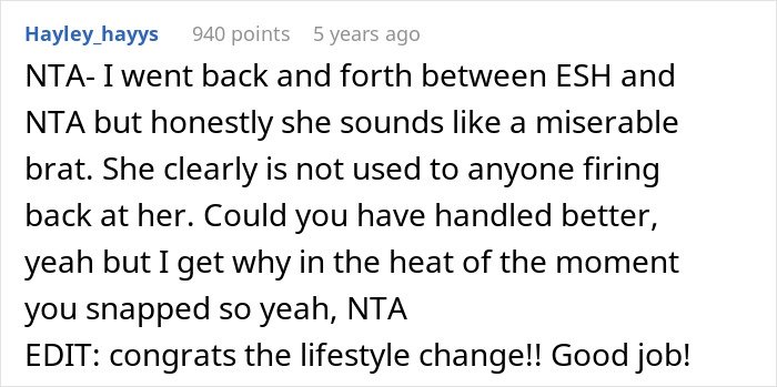 Online post showing a heated comment exchange about a guy venting over closing his girlfriend’s closet door.