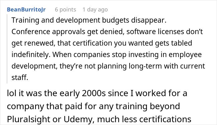 Screenshot of a discussion highlighting red flags like disappearing training budgets indicating job insecurity.