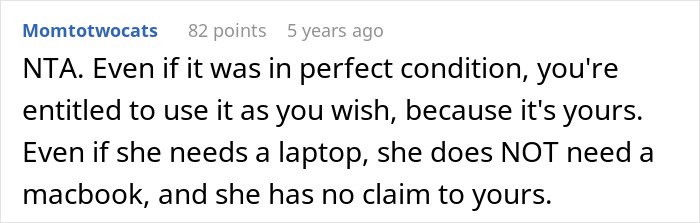 Screenshot of a Reddit comment discussing entitlement and laptop use, highlighting a cat receiving an old laptop instead of the sister.