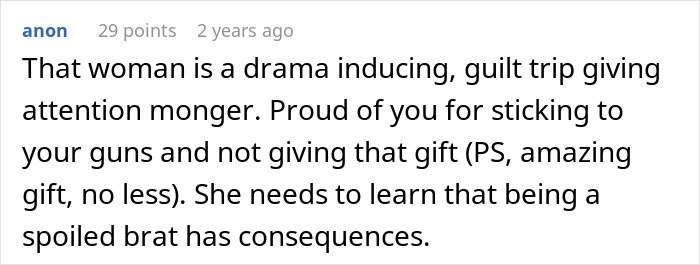 Screenshot of a comment discussing a woman upset after her son’s partner came without a gift despite being asked not to bring tacky trinkets.