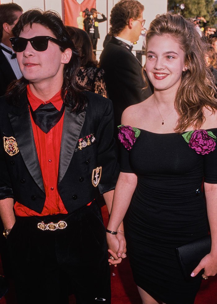 Fan recreates Drew Barrymore&rsquo;s iconic 1989 Oscars dress for show, capturing the viral reaction to the classic Hollywood moment.