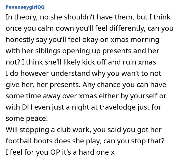 Alt text: Online discussion about mom handling 7-year-old with no Christmas gifts as punishment and differing opinions.