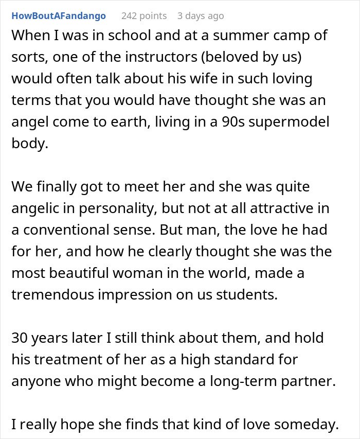 Text post discussing a woman discovering secret texts of fiancé complaining about her appearance and wedding photos worries.