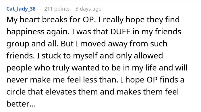Screenshot of an online comment expressing support for a woman who found secret texts of fiancé complaining about her appearance.