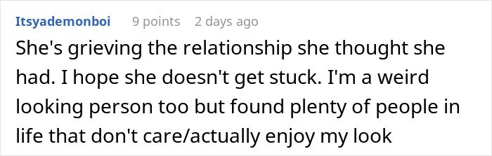 Woman finds secret texts from fiancé complaining about her appearance and worrying about their wedding photos.