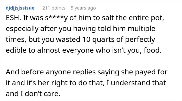 Comment discussing boyfriend salting entire pot of chili, woman rethinking relationship over food conflict.