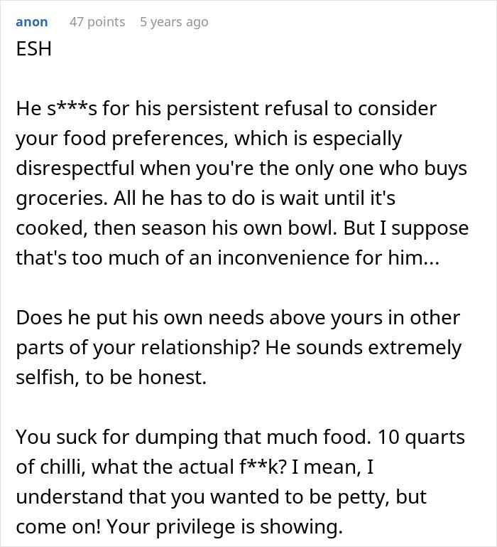 Screenshot of a forum post discussing a woman rethinking her relationship after boyfriend salts the entire pot of chili.