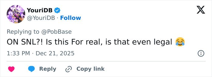 Screenshot of a tweet reacting to SNL’s Home Alone parody starring Ariana Grande with a bloody twist.