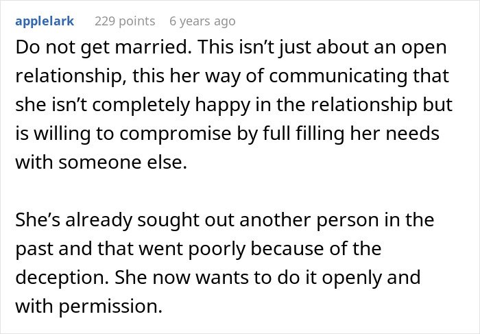 Alt text: Reddit comment discussing fianc&eacute;e&rsquo;s unexpected request months before wedding causing relationship doubts and reconsideration.
