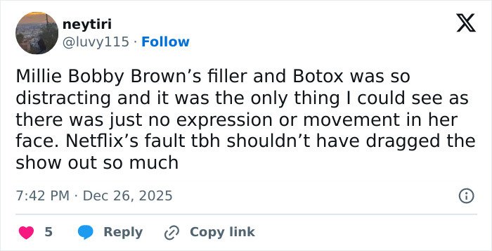 Fan tweet criticizing Millie Bobby Brown’s filler and Botox for affecting her expression in a viral Stranger Things shot.