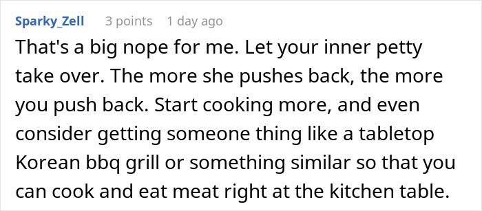 Comment discussing refusal to follow roommate’s strict vegan kitchen rules and suggestions for cooking meat indoors.