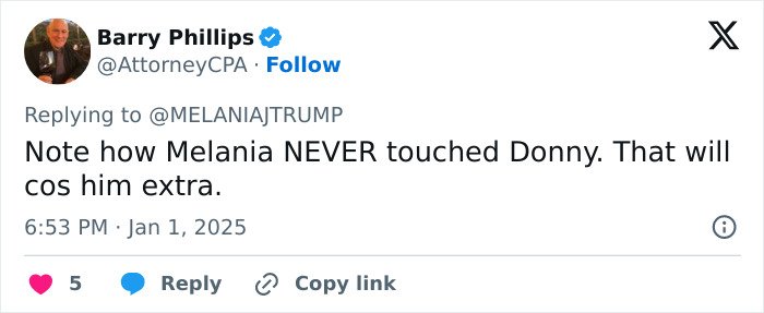 Tweet screenshot showing a comment on Melania Trump's body language at Mar-a-Lago New Year's Eve bash sparking theories.