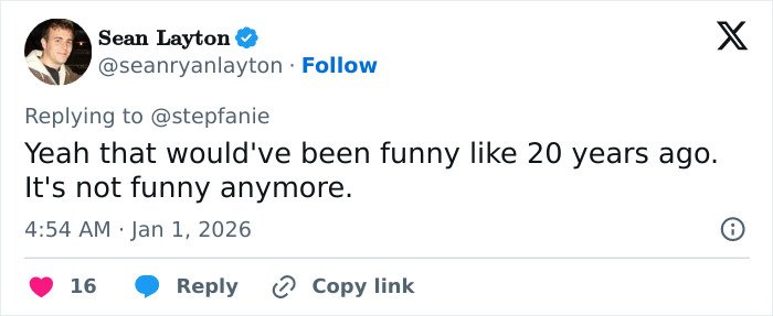 Screenshot of a Twitter reply criticizing Amy Sedaris for a transphobic jab during CNN&rsquo;s New Year&rsquo;s Eve broadcast.