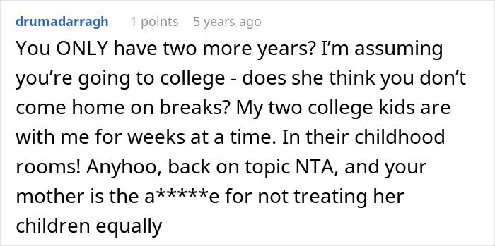 Comment discussing family dynamics and fairness issues related to a teen accused of crushing half-sister’s Christmas wishes.