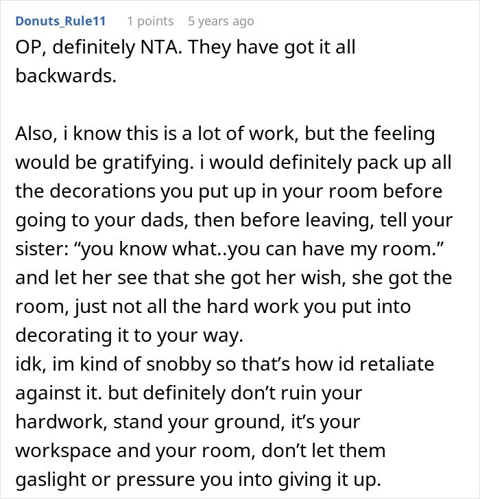 Reddit comment advising a teen accused of crushing half-sister’s dreams by refusing her Christmas wish to keep their decorated room.