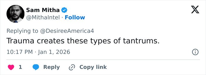 Tweet screenshot showing a comment on the first Karen of 2026 incident where a woman blocks a tourist’s shot in Red Rock Canyon.