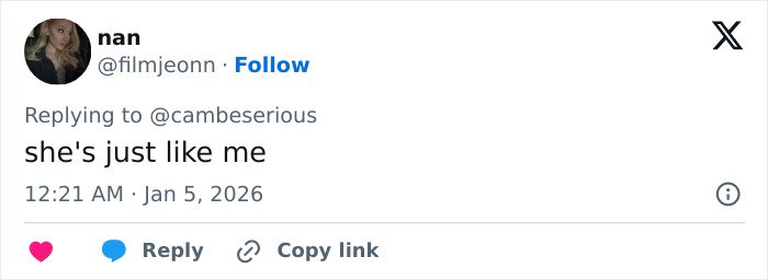 Tweet from user filmjeonn reading she's just like me, related to Ariana Grande brutally roasted after Leighton Meester mocking on red carpet.