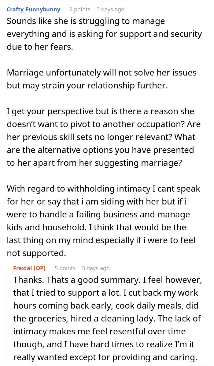 Reddit screenshot about a man feels like his GF&rsquo;s ATM, users debating marriage, support and resentment