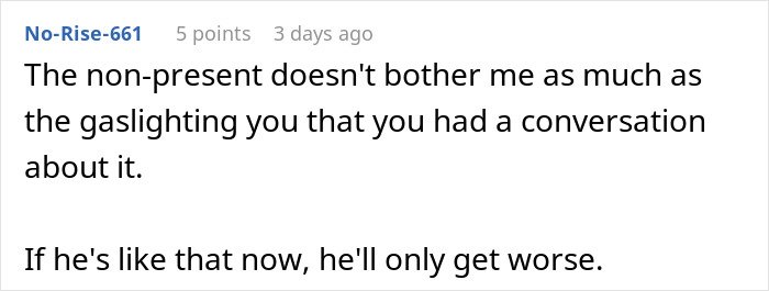 Screenshot of a Reddit comment discussing a man who fails to buy Christmas presents and gaslights his girlfriend.