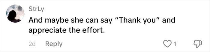 Online comment discussing fiancé’s mug gift that ignited huge relationship debate about he needs to run.