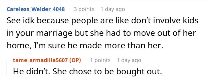 Screenshot of online discussion about a mom blaming her daughter for picking dad in the divorce and family conflict.