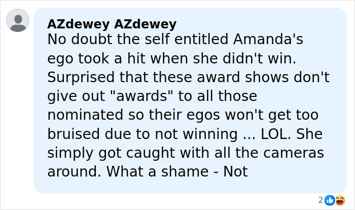 Screenshot of a netizen comment criticizing Amanda Seyfried’s reaction as a terrible loser after Golden Globes losses.
