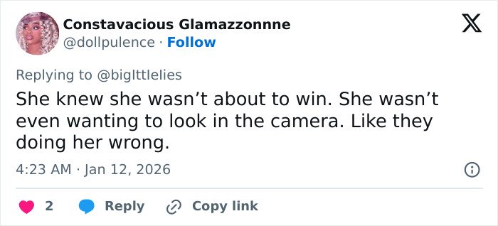Screenshot of a Twitter reply discussing Amanda Seyfried’s reaction to her double loss at the Golden Globes.