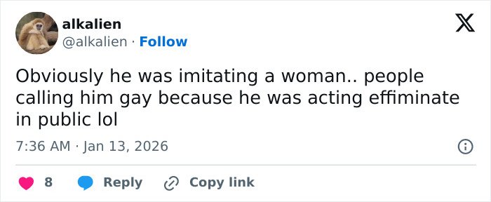 Tweet discussing a viral sassy Golden Globes exchange involving Leonardo DiCaprio interpreted by a lip reader.