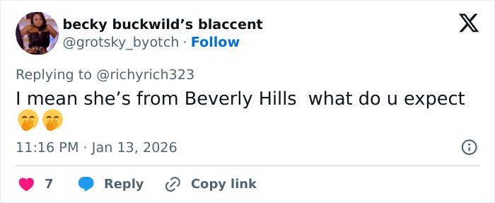 Tweet from user becky buckwild’s blaccent replying about Beverly Hills, related to Alicia Silverstone glitching at Golden Globes.