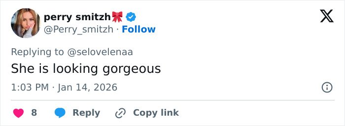 Screenshot of a Twitter reply praising Kylie Jenner’s appearance amid debate over her Golden Globes seat photo.