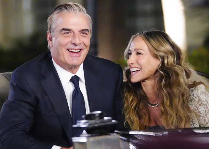 Chris Noth and Sarah Jessica Parker smiling and chatting during a scene highlighting their feud discussion.