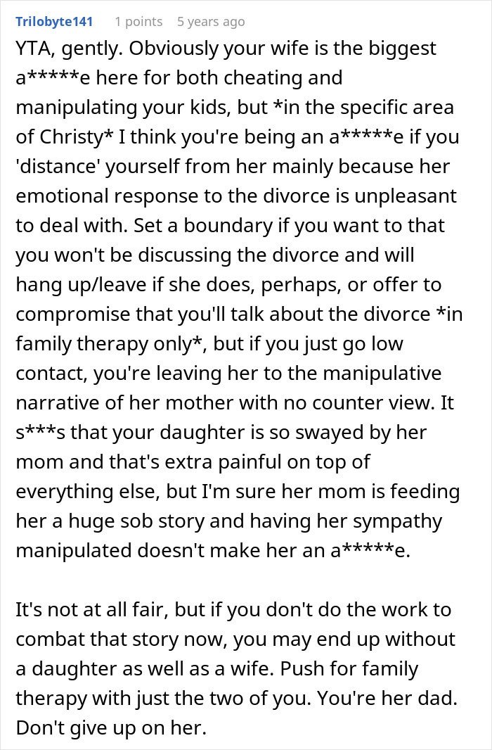 Comment discussing a dad feeling guilty for distancing himself from daughter during a messy divorce, suggesting family therapy.