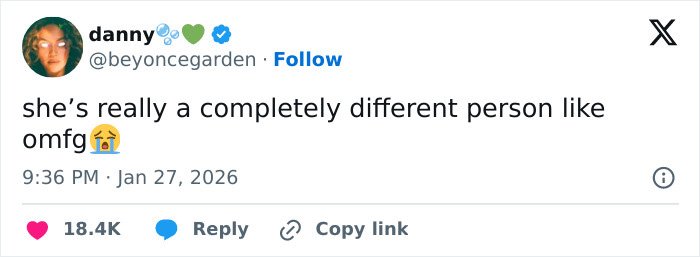 Screenshot of a tweet reacting to JoJo Siwa's latest confession about her massive transformation, showing shocked response.