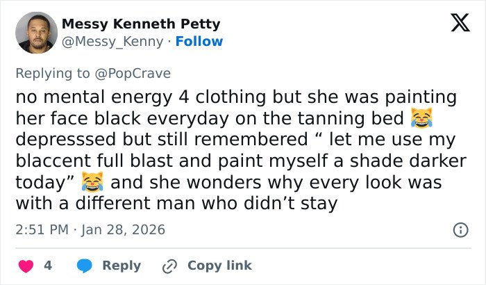 Tweet discussing Ariana Grande’s use of big sweatshirts and thigh-high boots linked to emotional struggles and personal expression.