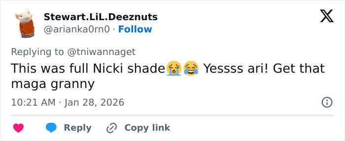 Screenshot of a social media reply referencing Ariana Grande's snub of Nicki Minaj amid political controversy.